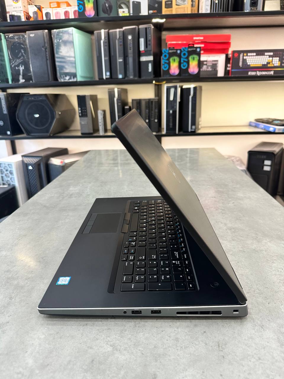dell-precision-7730-5.jpg